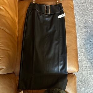Sleek Black Leather-look Pencil Skirt with
